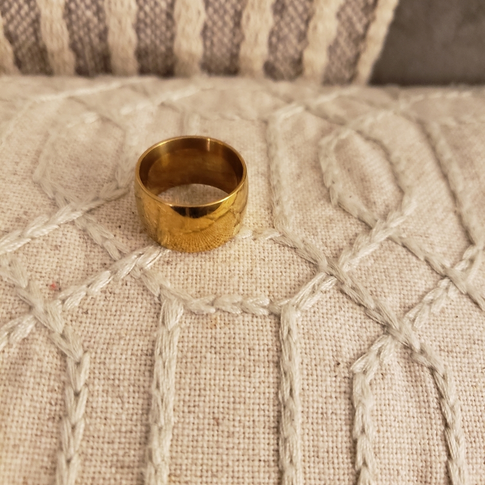 Stainless steel gold tone band